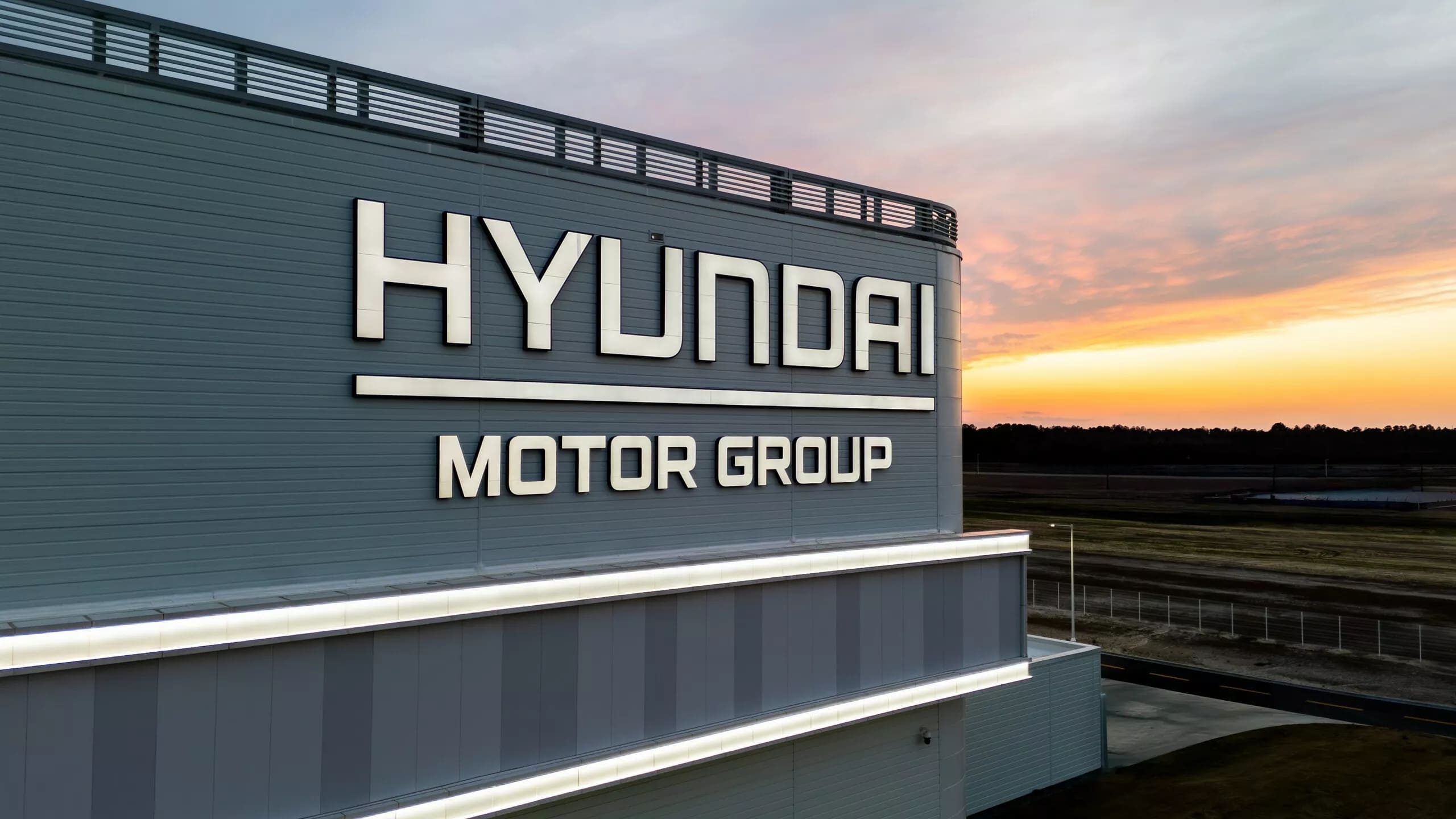 Hyundai logo Image